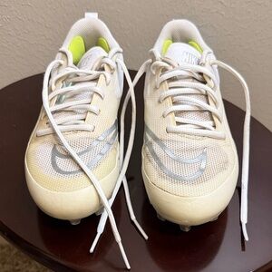 Nike Cream and White Soccer Cleats with Silver Accents
